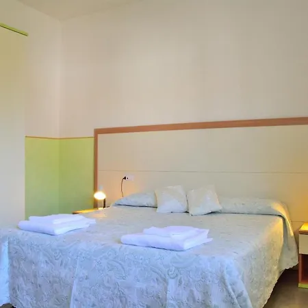 Aparthotel Chiara *